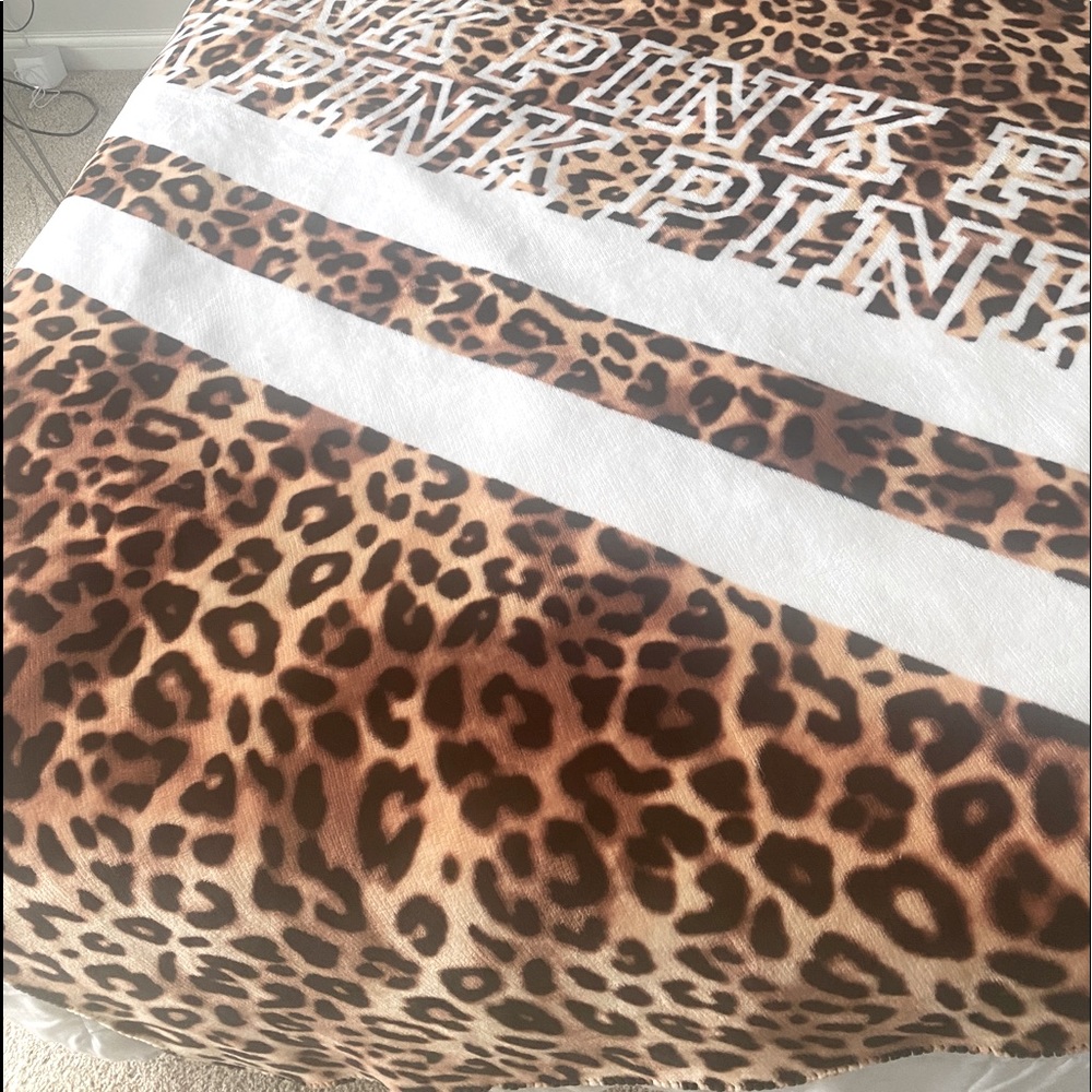 Leopard plush throw blanket